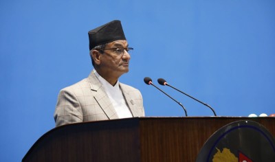  रोस्ट्रममा उभिएर गृहमन्त्री लेखकले भने- धर्मलाई राजतीनिक अभिष्ट पूरा गर्न प्रयोग नगरौं 